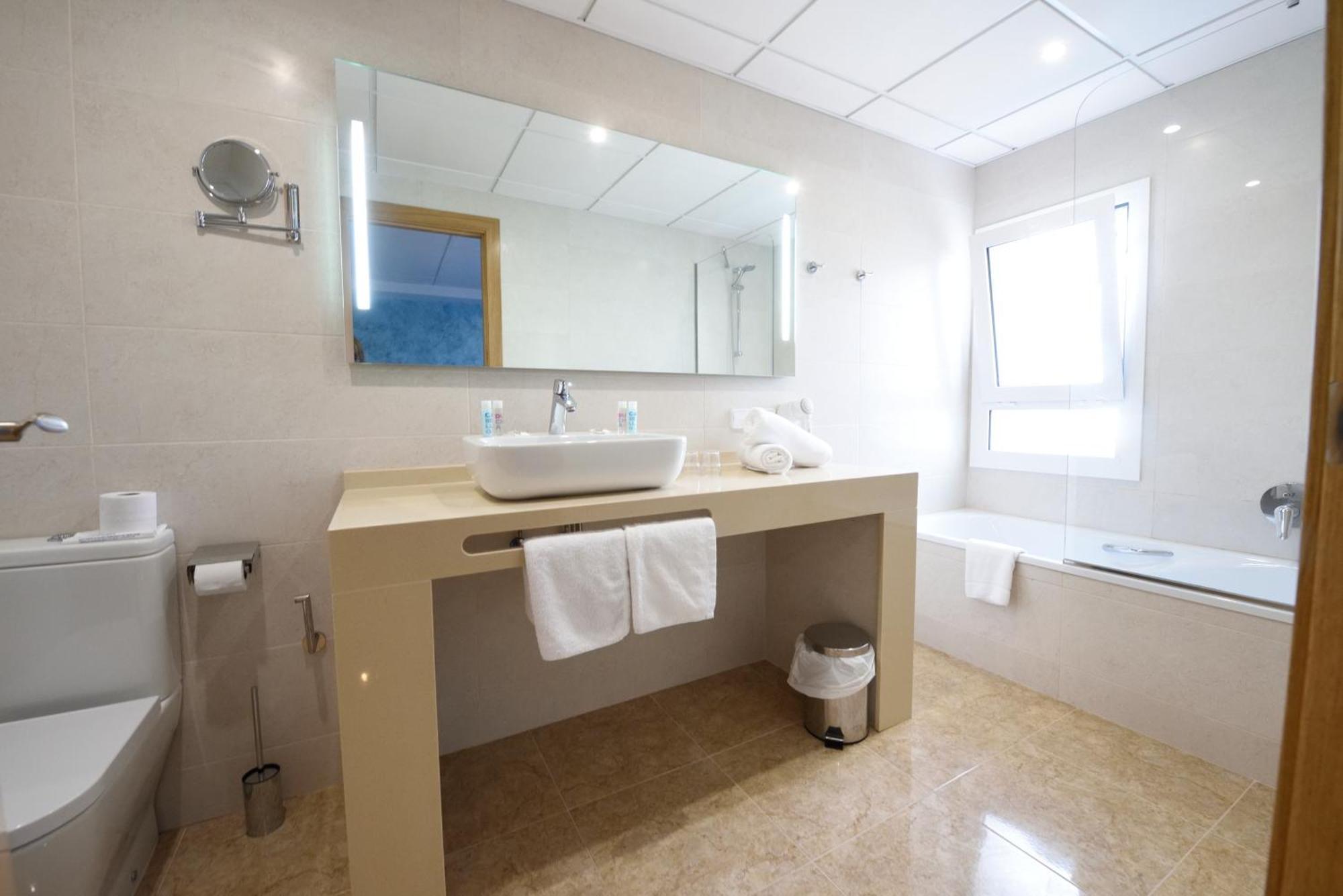 Hotel Internacional Calella Esterno foto